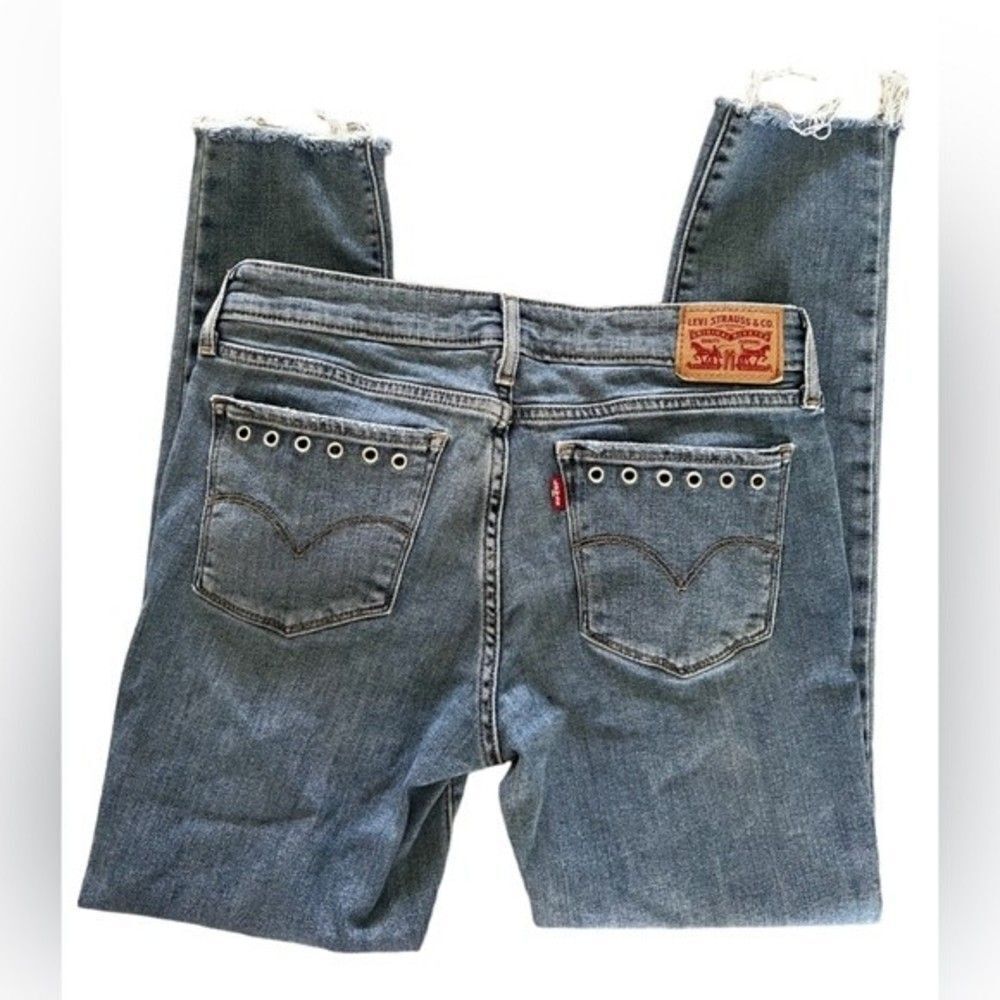 Women’s Levi’s 711 skinny size 29 Eyelet detail